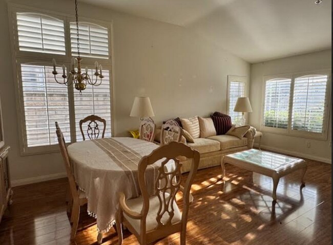 Building Photo - Beautiful 2-bedroom plus a loft, 2-bathroom home located in Oxnard, CA.