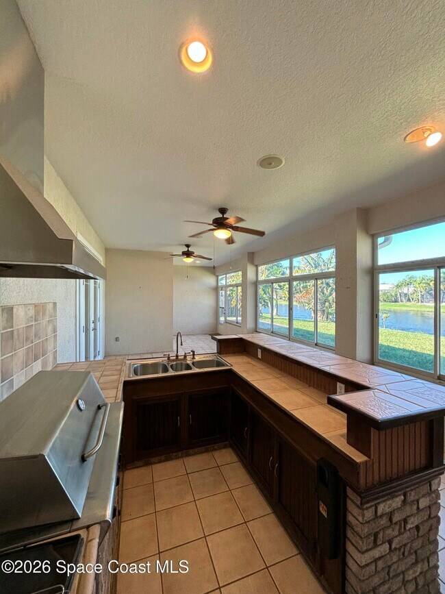 Building Photo - 2542 Woodfield Cir