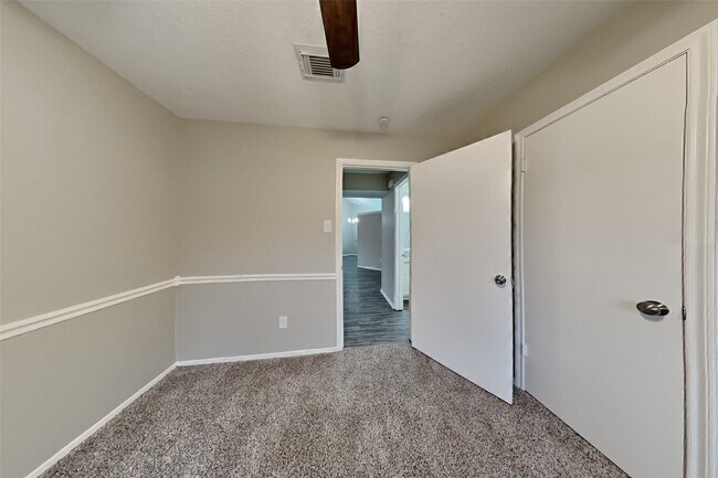 Building Photo - 4622 Pecan Grove Dr