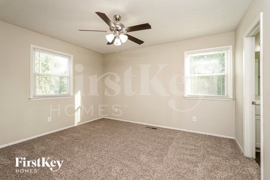 Building Photo - 2350 Woodgreen Rd