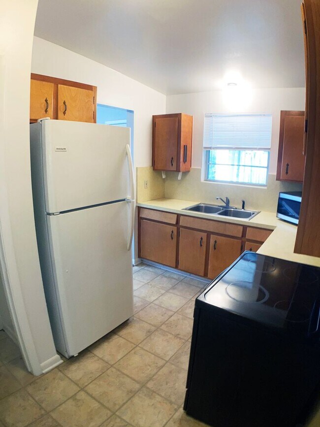 Building Photo - ***TWO WEEKS FREE*** Charming Home in Established Jacksonville Neighborhood