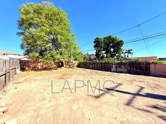 Building Photo - 6200 N Muscatel Ave