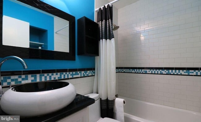 Building Photo - 553 Monet Dr