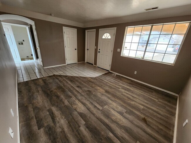 Building Photo - 988 W 1225 S