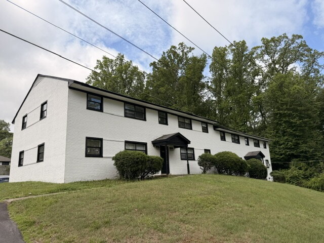 Building Photo - " 2-Bedroom Retreat on Conley Street – Your Cozy Home Awaits in Winston Salem!"