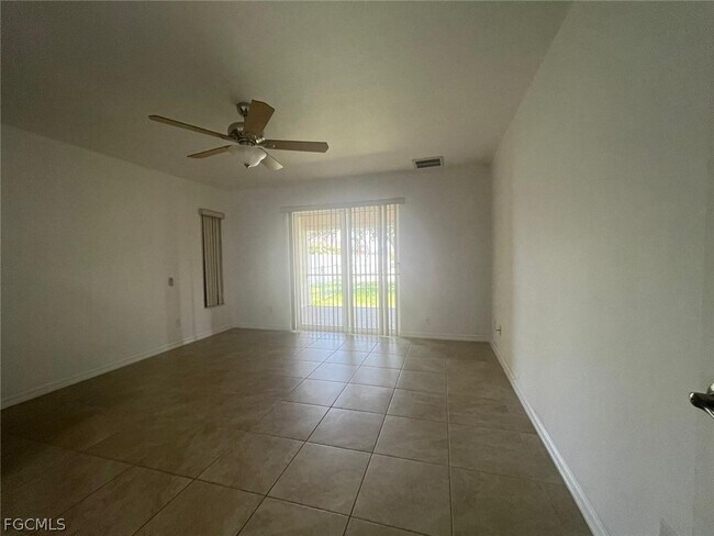 Building Photo - 2842 NW 5th Ave