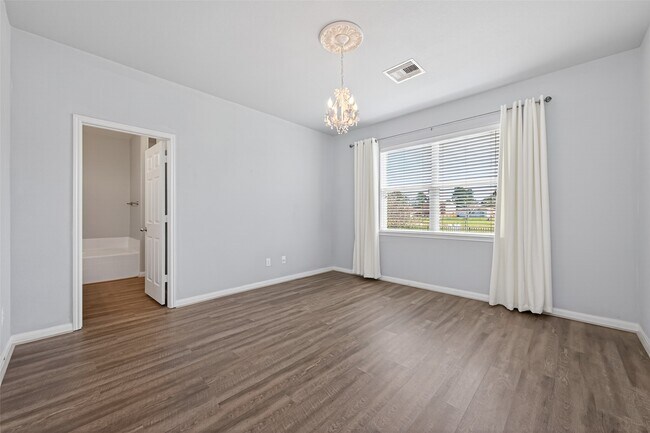 Building Photo - 30914 W Lost Creek Blvd