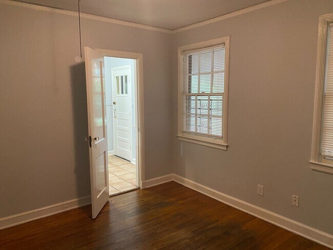 Building Photo - 2530 Girard St