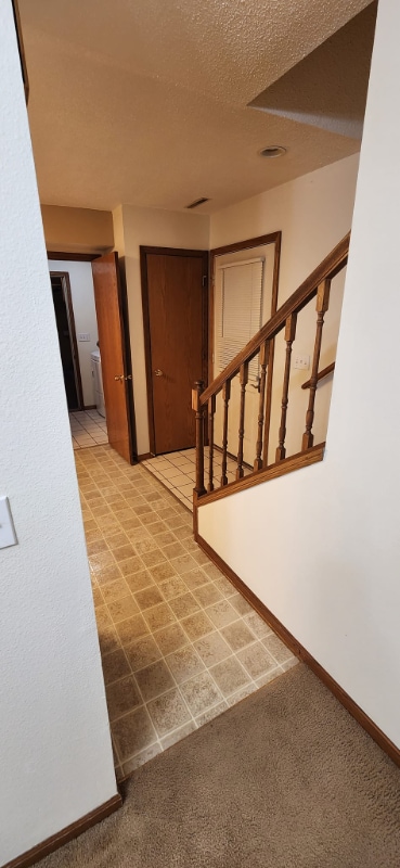 Building Photo - 1390 Daleview Dr