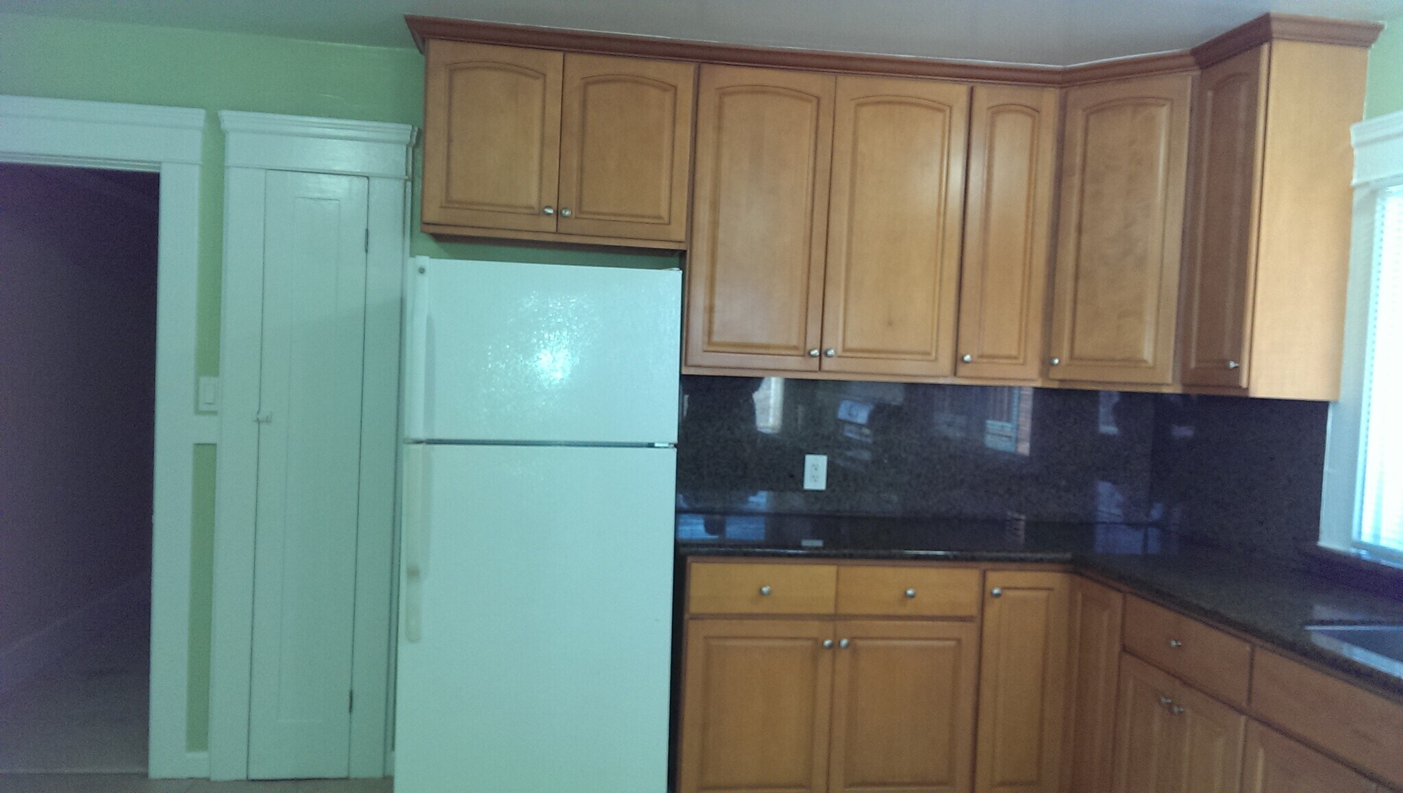 Building Photo - 915 Grand Ave