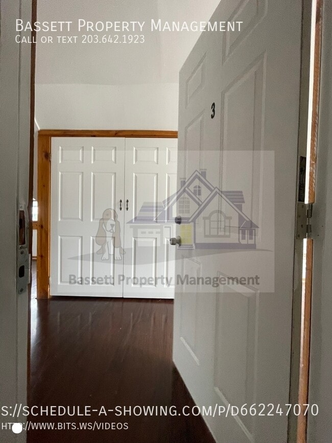 Building Photo - 617 Elm St