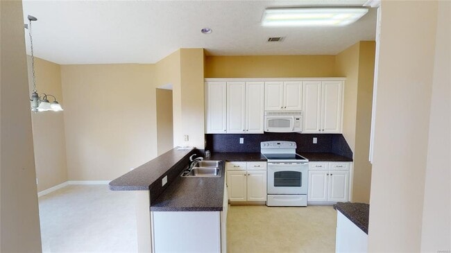 Building Photo - 615 Castle Brook Dr