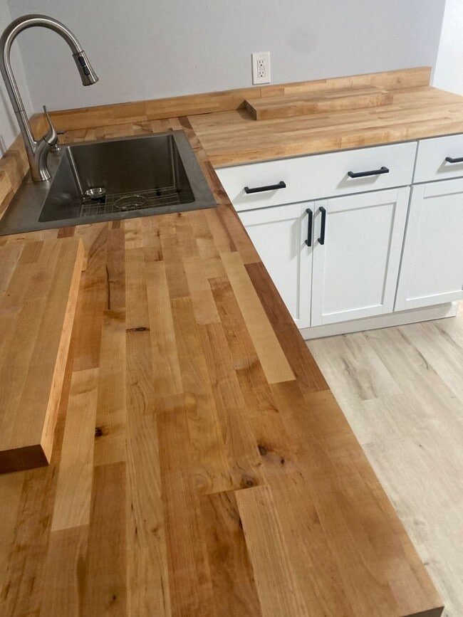 Building Photo - 4093 E 66th St