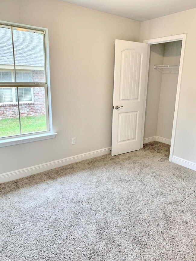 Building Photo - 16509 Lexington Ct