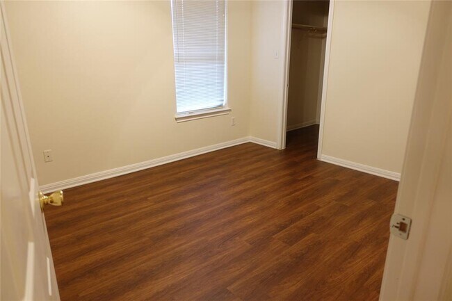 Building Photo - 2928 Thrushwood Dr