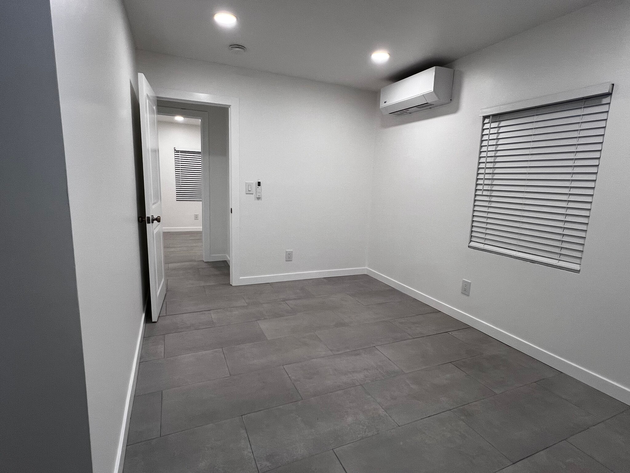 Building Photo - 9717 Oak St