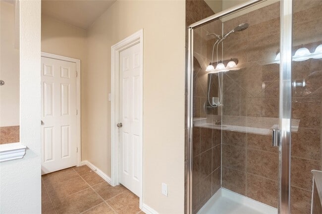 Building Photo - 7220 Petersburg Dr