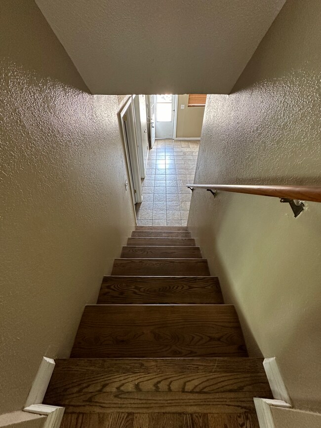 Building Photo - For Lease: Split-Level Ranch Home (4-Beds/2-Baths)