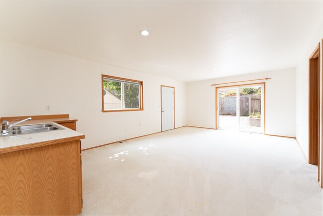 Building Photo - 8843 39th Ave S