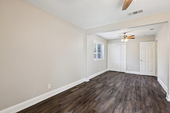 Building Photo - 5900 Gateshead Dr