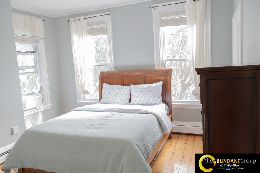 Building Photo - 133 Otis St