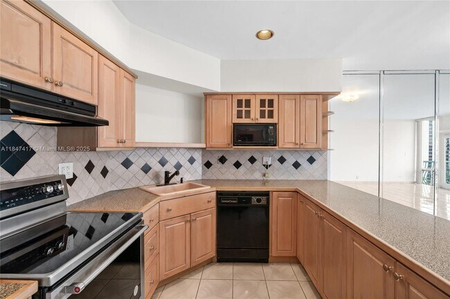 Building Photo - 1408 Brickell Bay Dr