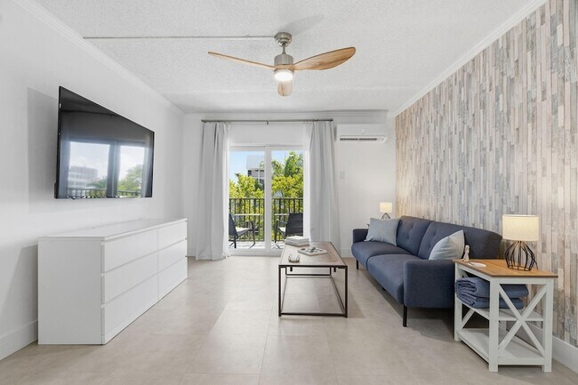 Building Photo - 3000 Riomar St