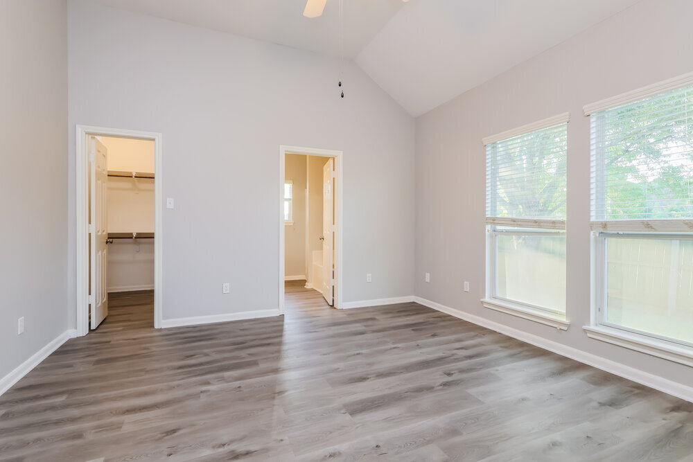 Building Photo - 985 Oak Falls Dr