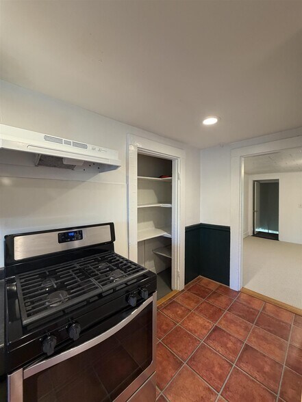 Building Photo - 84 Pleasant St