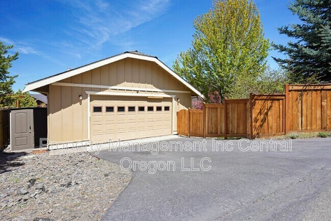 Building Photo - 3532 SW Salmon Ave