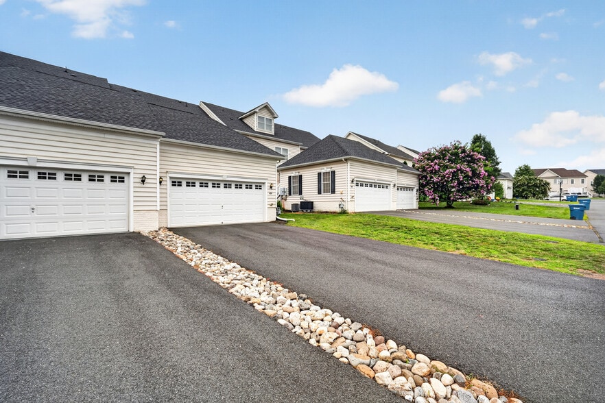 Building Photo - 23202 Evergreen Ridge Dr