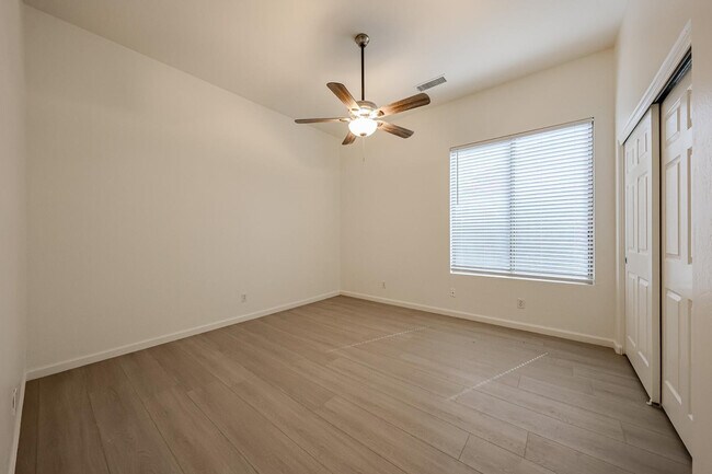 Building Photo - 4536 W Villa Linda Dr