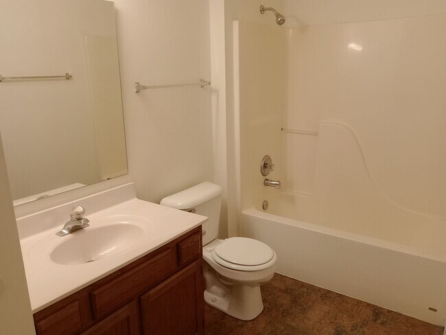 Building Photo - 2401-2403-2403 Northampton Dr