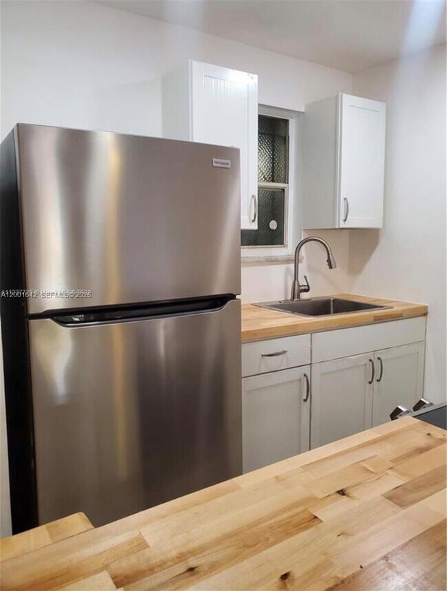 Building Photo - 3181 SW 13th St