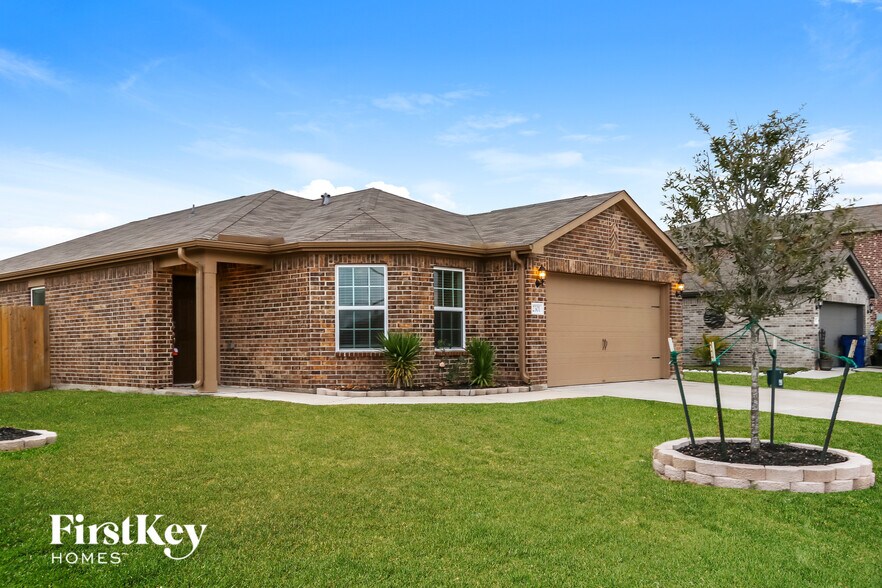 Building Photo - 2301 Starboard Sail