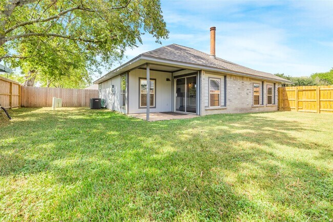 Building Photo - 12223 White River Dr