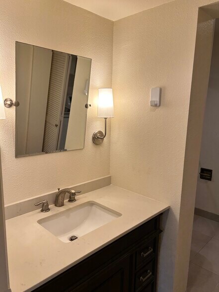 Building Photo - 255 Sea Forest Ct