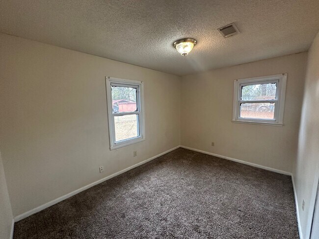 Building Photo - House for Rent