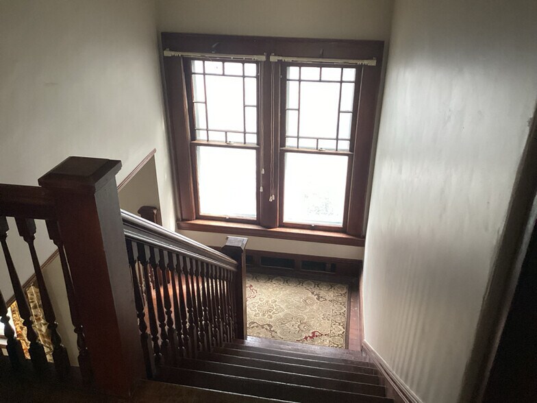 Building Photo - 269 W Borden Ave