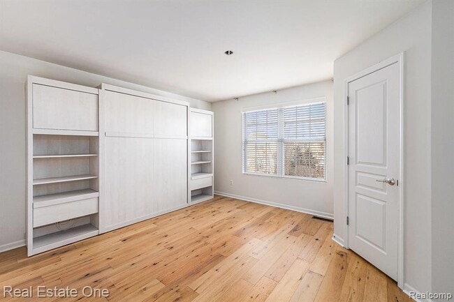 Building Photo - 27999 Middleton Dr