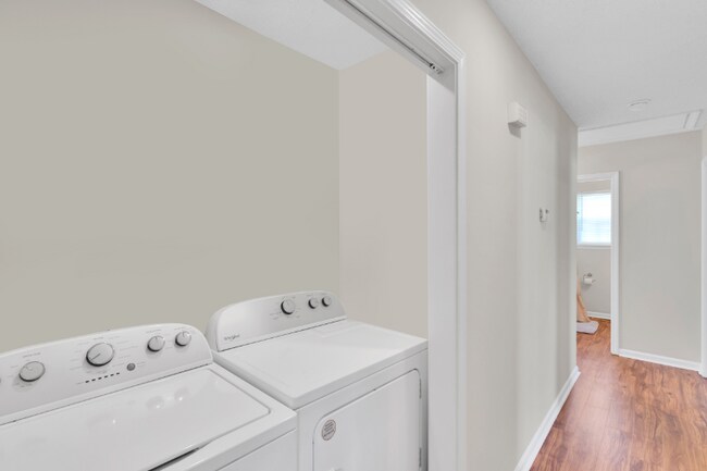 Building Photo - 1216 Eagle Ridge Dr