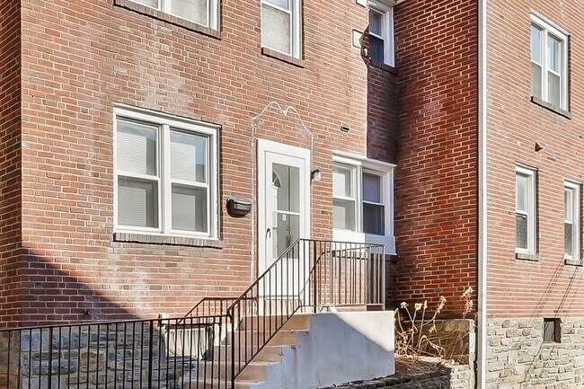 Building Photo - 709 Morgan Ave