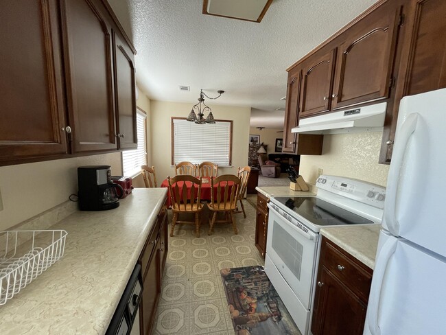 Building Photo - 43126 E Sugar Pine Dr
