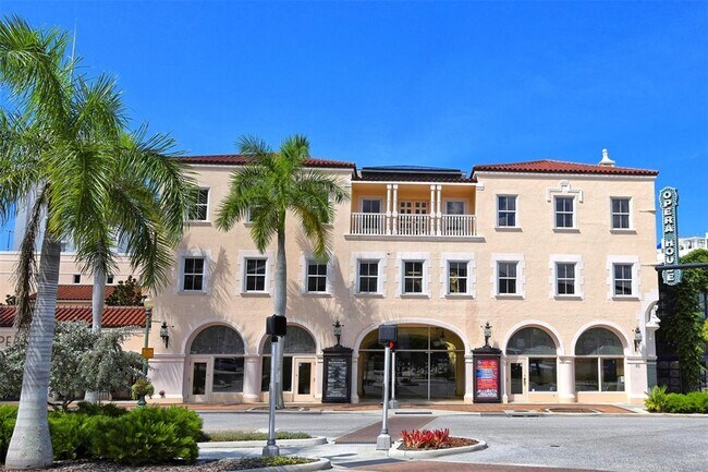 Building Photo - 1127 S Osprey Ave