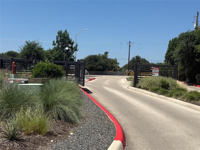 Building Photo - 704 Aliso Trail