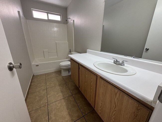 Building Photo - 4156 Abrams Ave