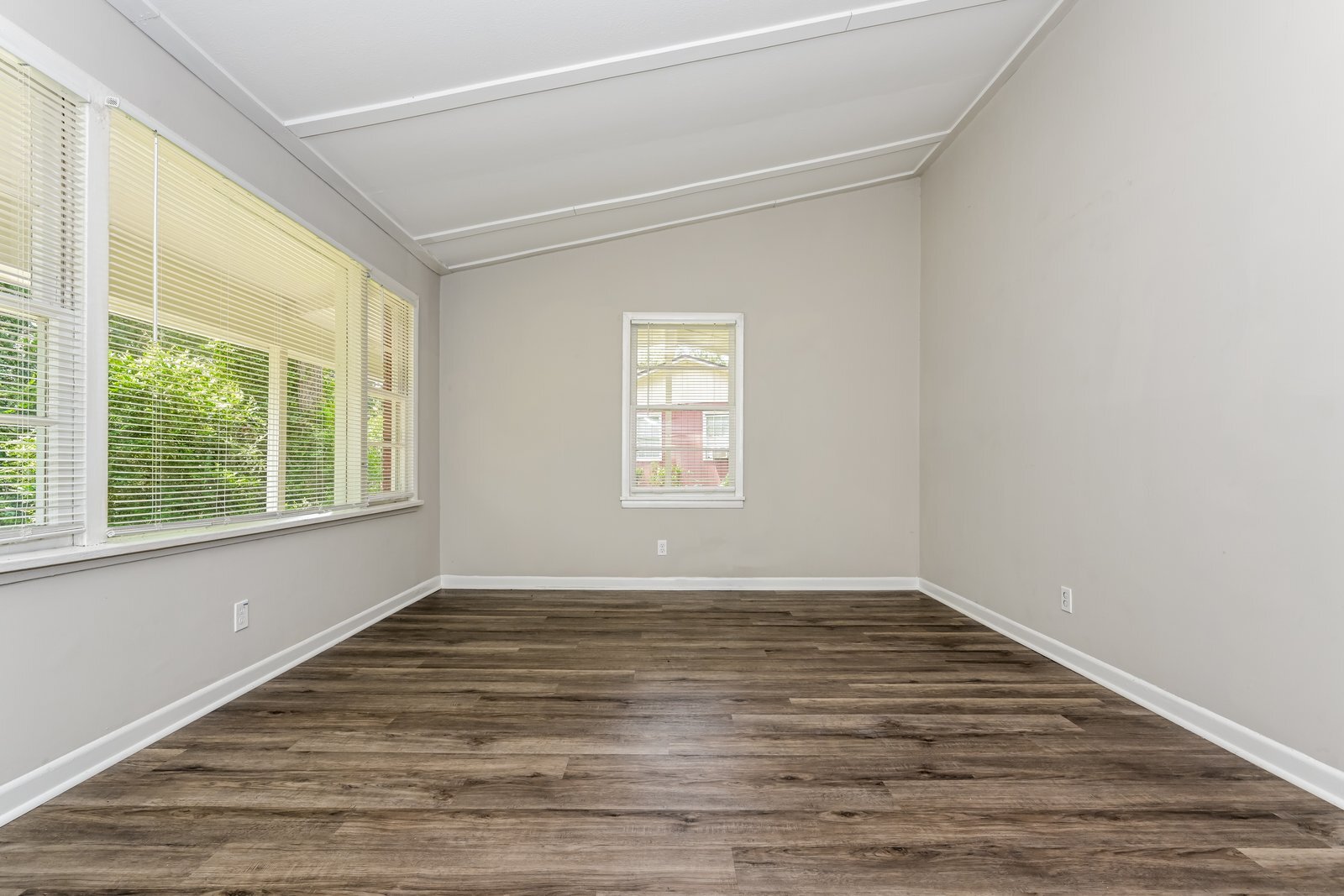 Building Photo - 2143 Snellings Dr