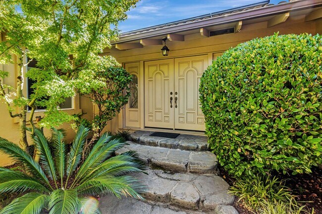 Building Photo - Spacious Saratoga Home with Great Outdoor ...