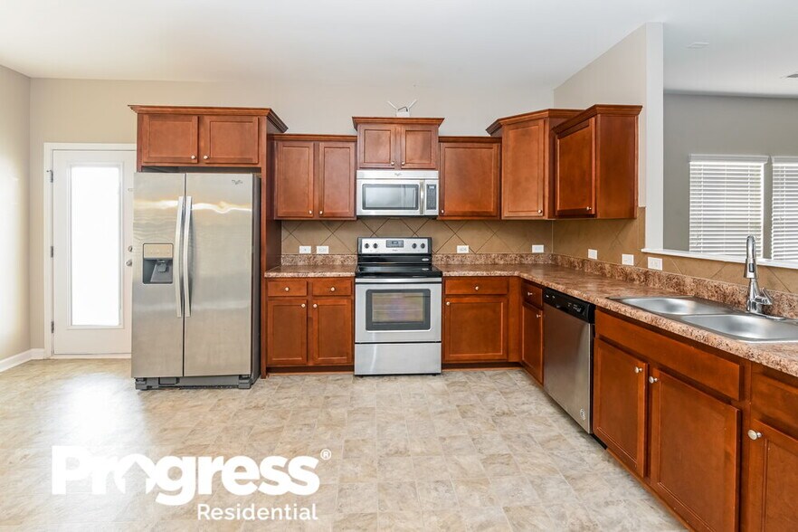 Building Photo - 3343 Saddlebrook Dr