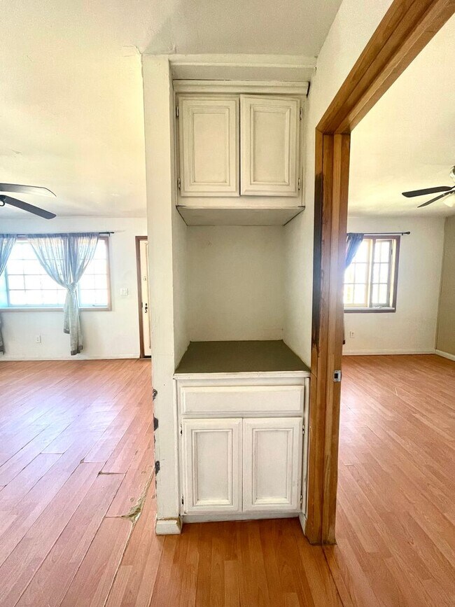 Building Photo - 3 Bedroom 2 Bathroom Home Near Town